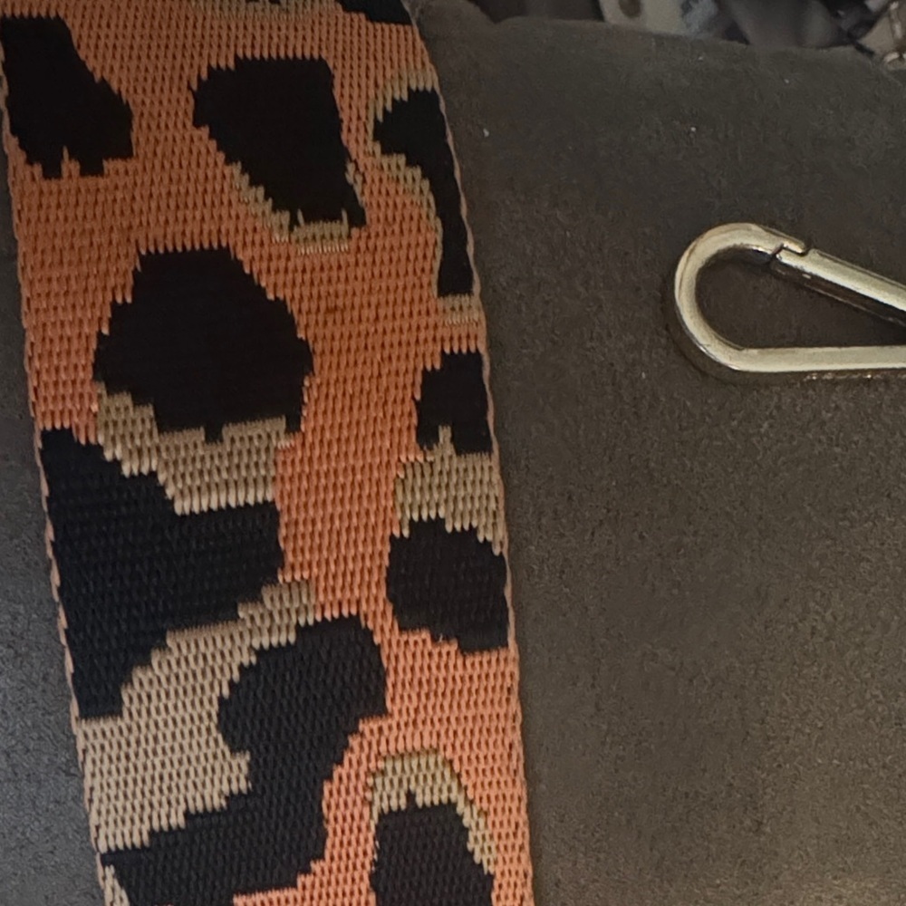 Leopard Print Adjustable Strap - Picture 4 of 4